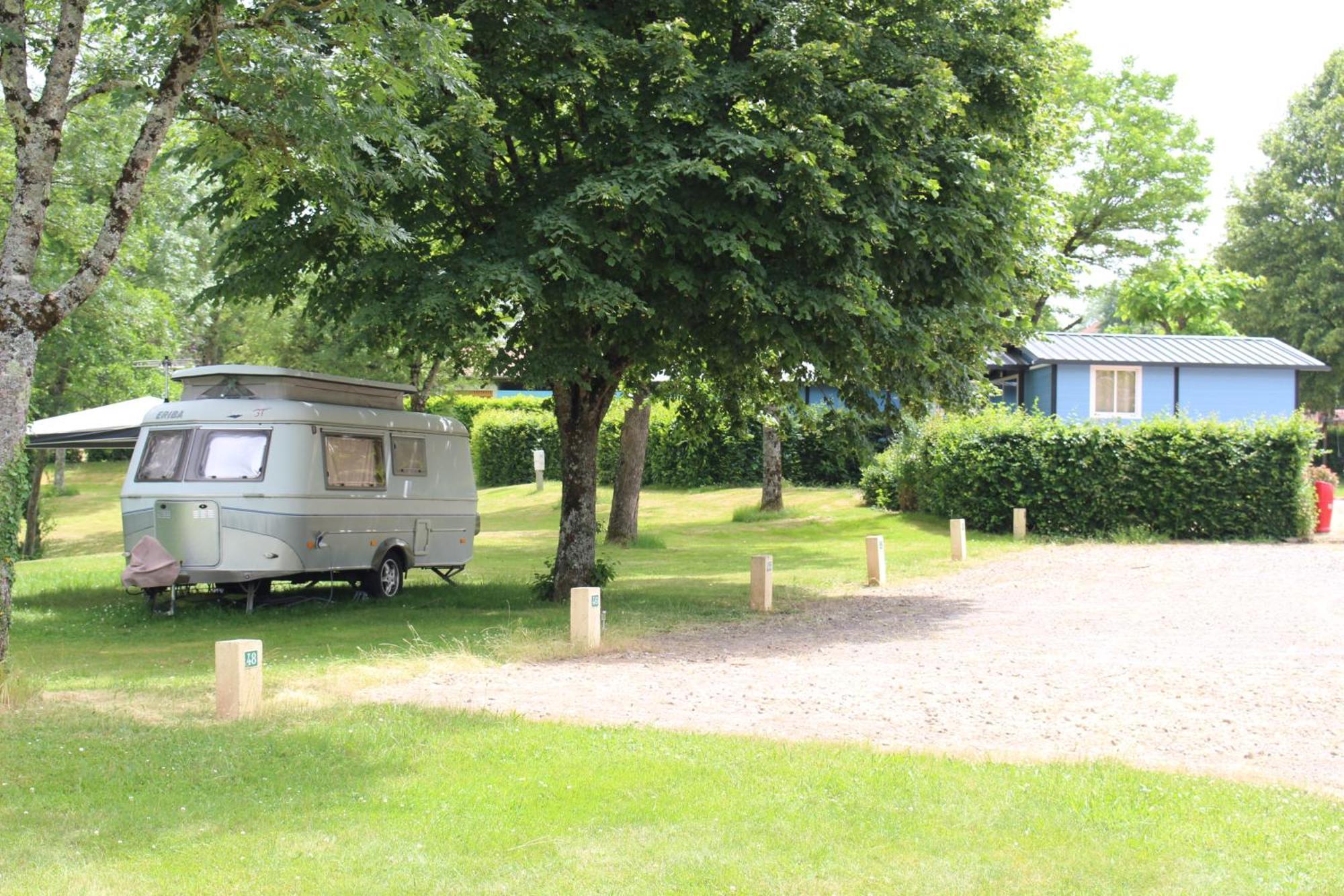 Camping Les Feuilles Chauffailles エクステリア 写真